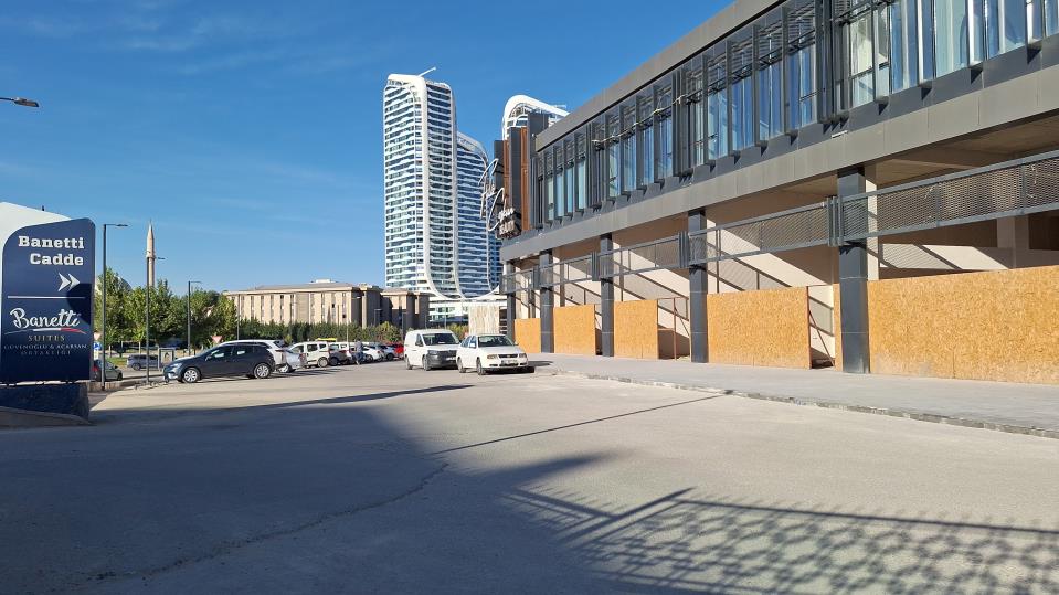 GAZİANTEP 15 TEMMUZ PRİME CADDE ÜZERİ KÖŞEBAŞI GENİŞ CEPHELİ KİRALIK DÜKKAN 